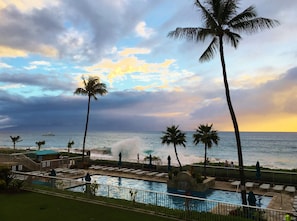 Huge surf today~!