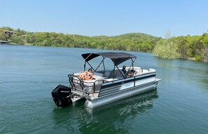 Rent a luxury pontoon boat from our dock