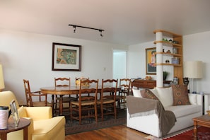 DINING 8 seats