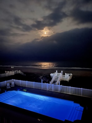 Common Night Views of the Moonlit sky over the Ocean
