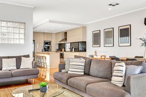 Open plan living/dining room