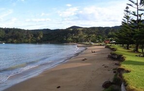 Hihi Beach: 2 minutes walk