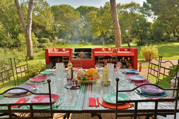Outdoor dining