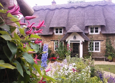 Encantadora casa con tejado de paja y jardín cerca de Rutland Water / Uppingham y Stamford