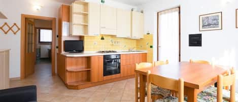 New apartment full of services only 100 meters from Lake.