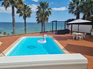 Pool/sea view