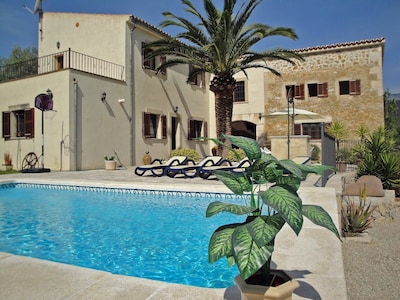 Hermosa villa en Mallorca con piscina, wifi y fabulosas vistas a las montañas.