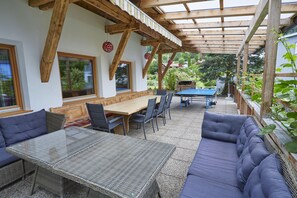 überdachte Terrasse