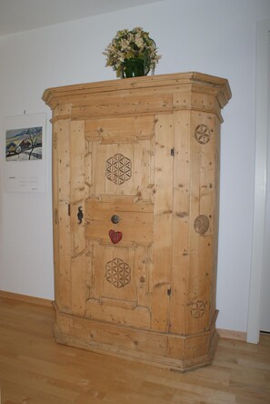 Bündner Bauern-Schrank 