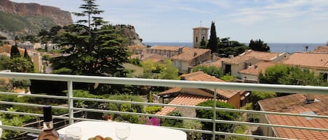 Terrasse au calme avec vue mer Cap Canaille et village de Cassis