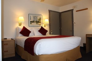 Lodge Room with Queen Bed