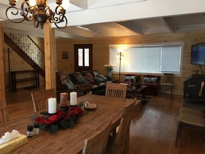 1st floor living room, 2500 sqft, quiet neighborhood, only 10miles to lake Tahoe downtown. 