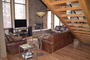 Open floor plan with vaulted ceilings