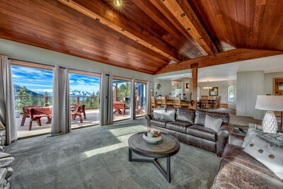 Heavenly Ski Lodge with lake views - only 1 minute to Boulder Lodge chairlift! 