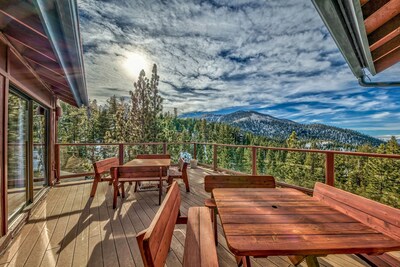 Heavenly Ski Lodge with lake views - only 1 minute to Boulder Lodge chairlift! 