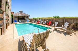 Surf-or-Sound-Realty-Sea-Glass-679-Pool