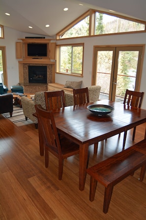 Expandable table and bench.