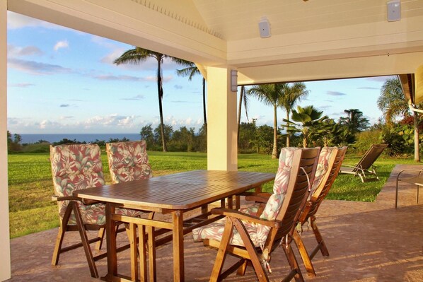 North Shore Ocean View Cottage