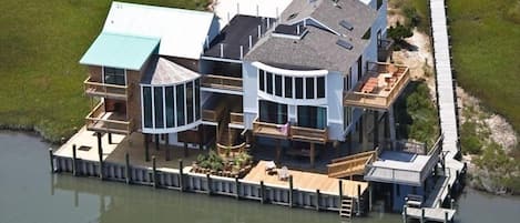 Main house on right, Guest house on left. A floating dock, water toys.. Wow!