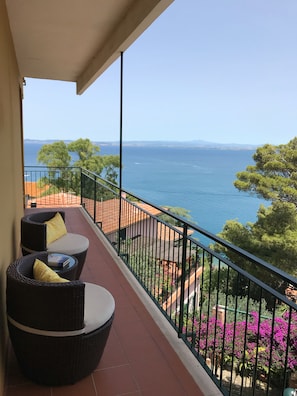 Side terrace - view over the town -connected to outdoor dining area