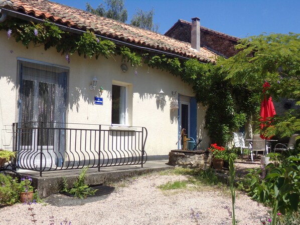 Front of the house and front terrace.