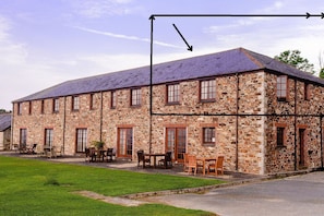 Photo of the cottages - the outlined area is this first floor cottage. 