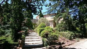 A charming entrance to your holiday
