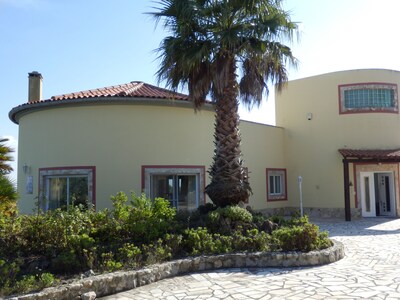 Atemberaubendes Haus mit separatem Nebengebäude, privatem Pool und Tennisplatz in der Nähe von Obidos