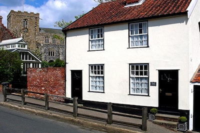 Cobblers Cottage (doppelseitig) in der malerischen, historischen Marktstadt Suffolk