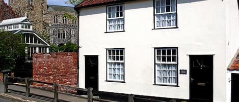 Central location in a typical Suffolk village