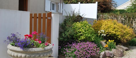 PETITE MAISON deux pièces / TERRASSE fermée 