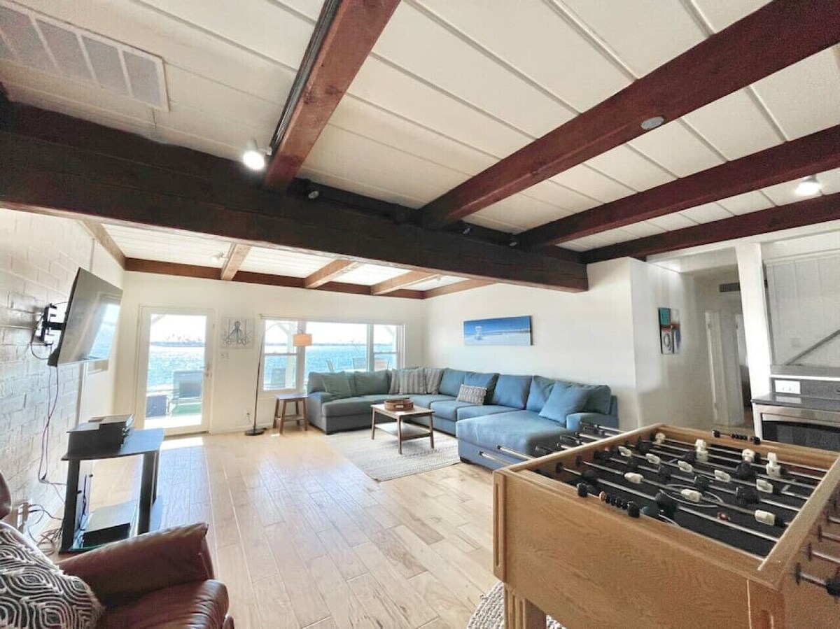 Prime Waterfront Home on Sail Bay!