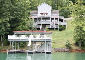 Best Entertainment Dock & Lakehouse on Norris!! WATERSLIDE!! HOT TUB! WIRELESS!