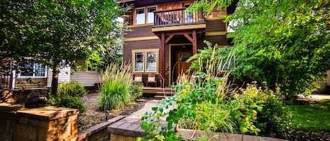 View of the front entrance from Elgin Street