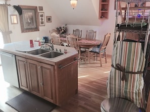 Sandwich Bar and Dinning Area in Kitchen