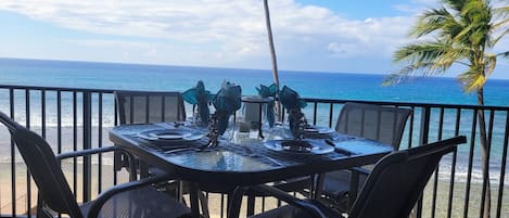 DIRECT OCEANFRONT UNIT
TOP 4TH Floor for great dining & view! Private lanai 