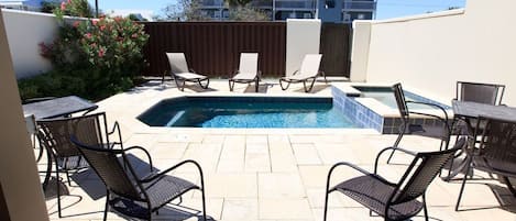 pool and adjoining hot tub can be heat September to April.
