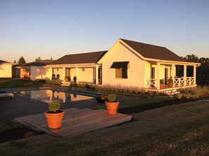 The bungalows - three master bedroom king suites with in-suite baths