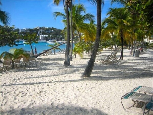 Beautiful white sand beach on Cowpet Bay