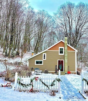 Winter wonderland… #romanticgetaway #skiretreat #mountaincreek #warwickwinery