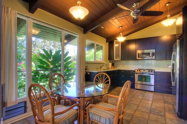Modern 'eat in' Kitchen