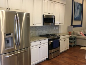 Kitchen w/gas Stove