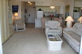 WHALER1257 1BR2BA, King and Wall Bed, Kitchen, W/D, SLEEPS 4, Great Ocean Views