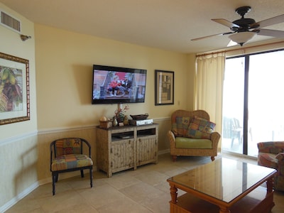 55' Samsung Smart TV; Free WIFI, patio door to oversize private balcony