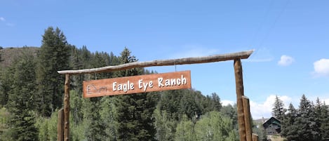 Eagle Eye Ranch Entrance