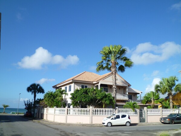 Le Chateau Ocean Villas