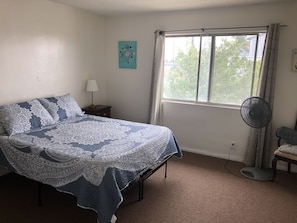 Queen size bed in 2nd bedroom, fan and heater in room. (No AC)