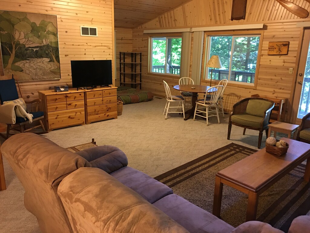 Cute lake cottage with Upper Hamlin Lake access! - Ludington