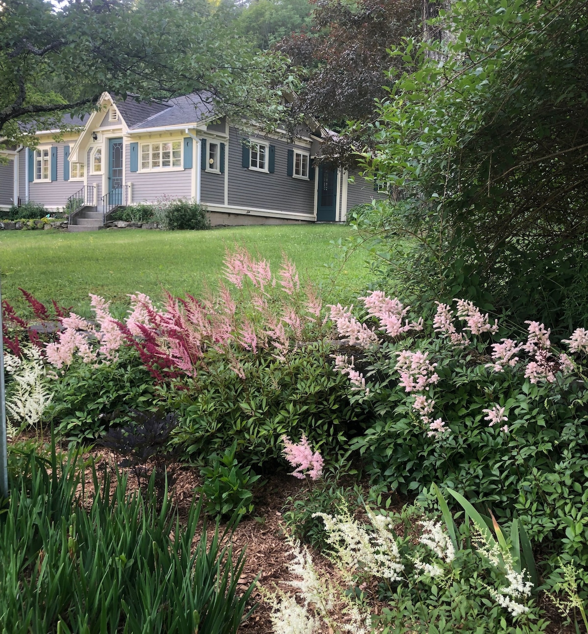 PRIVATE & AFFORDABLE charming custom ranch in South Woodstock ! AC and WIFI.