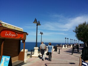 Enjoy the long walks 3 min walk from the apartment, run, cycle, walk or swim!